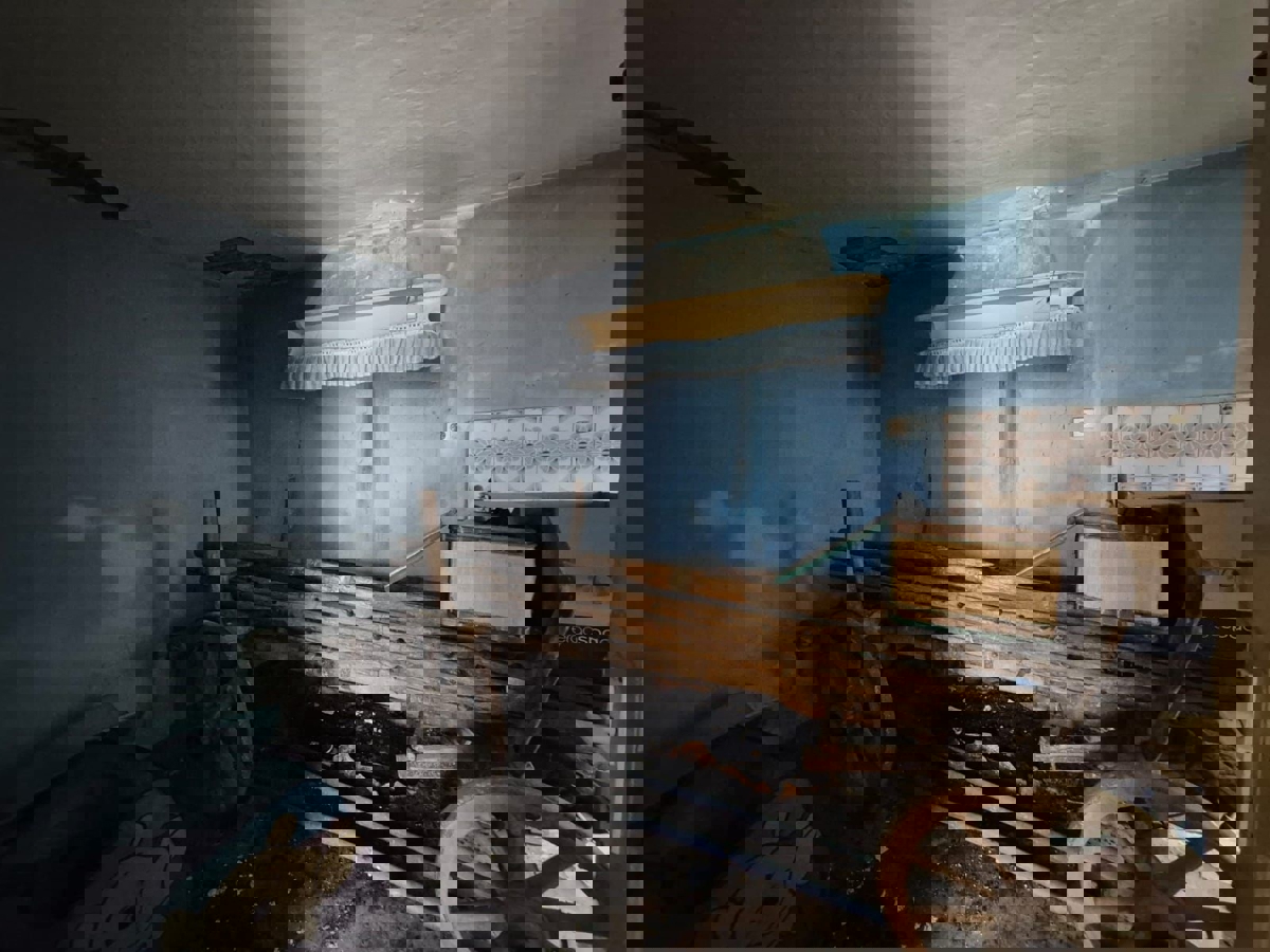 VIŠNJAN-KAMNITA HIŠA ZA OBNOVO