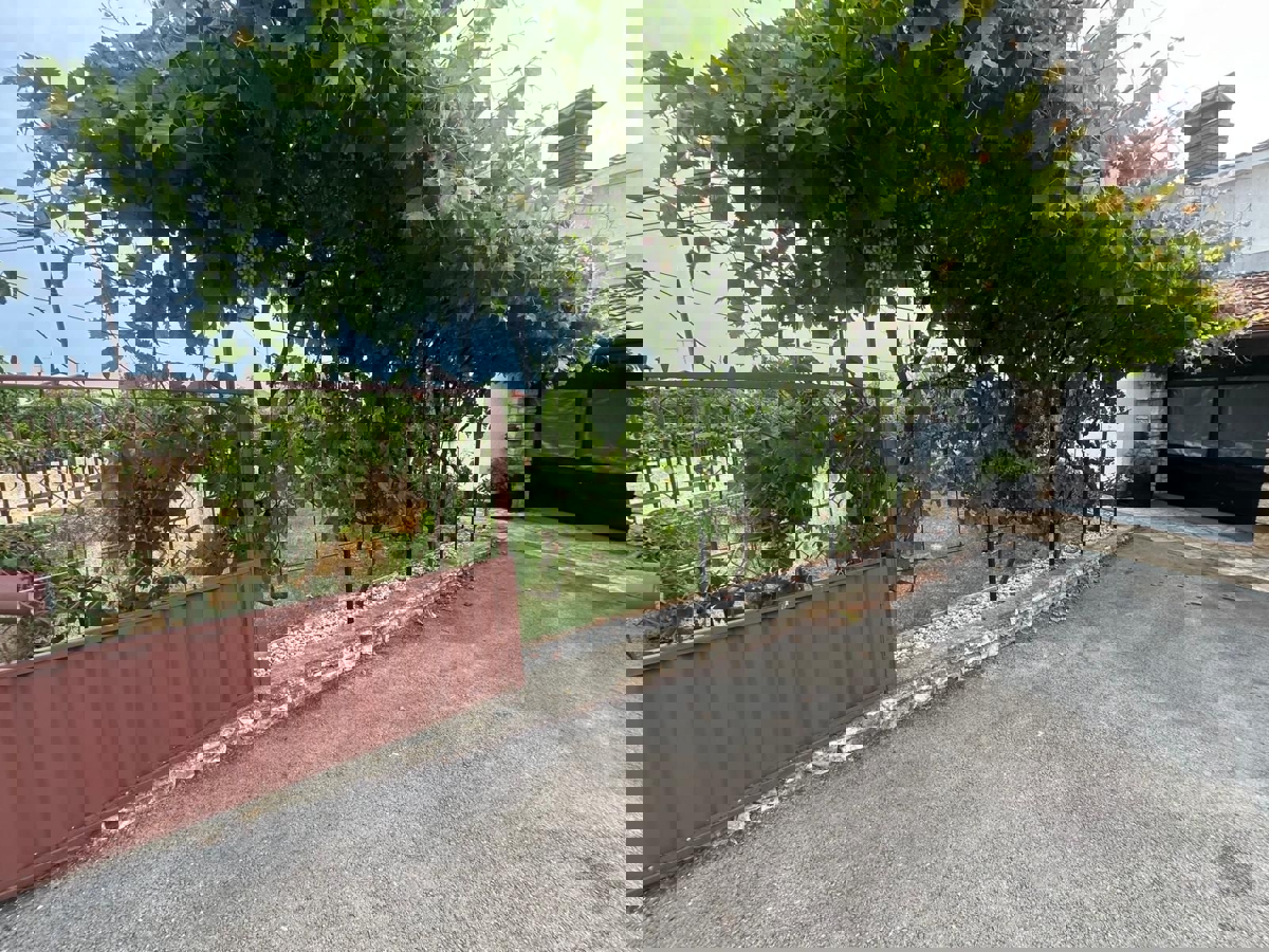 VABRIGA - DRUŽINSKA HIŠA NAPRODAJ