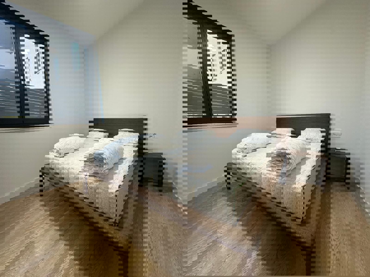 VABRIGA - PRITLIČNO STANOVANJE Z VRTOM NAPRODAJ