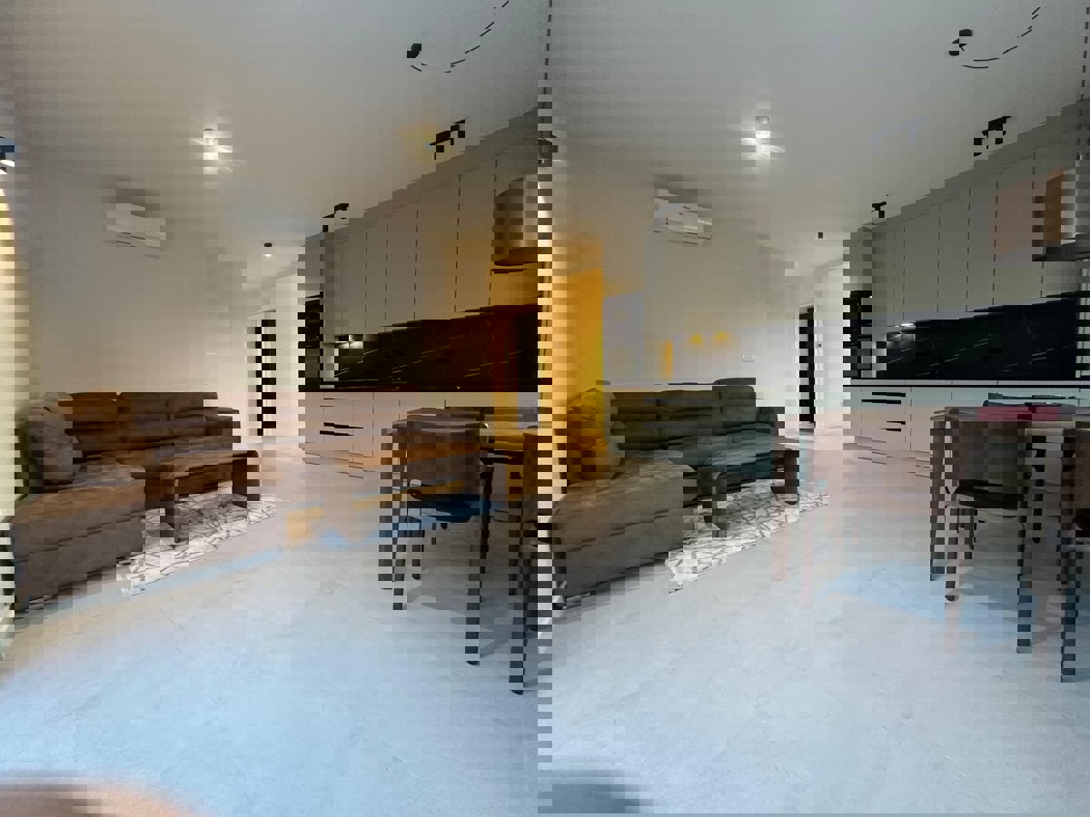 VABRIGA - PRITLIČNO STANOVANJE Z VRTOM NAPRODAJ