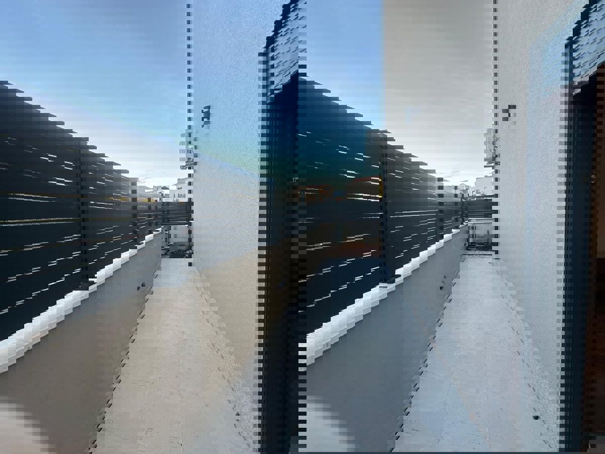 VABRIGA - PRITLIČNO STANOVANJE Z VRTOM NAPRODAJ