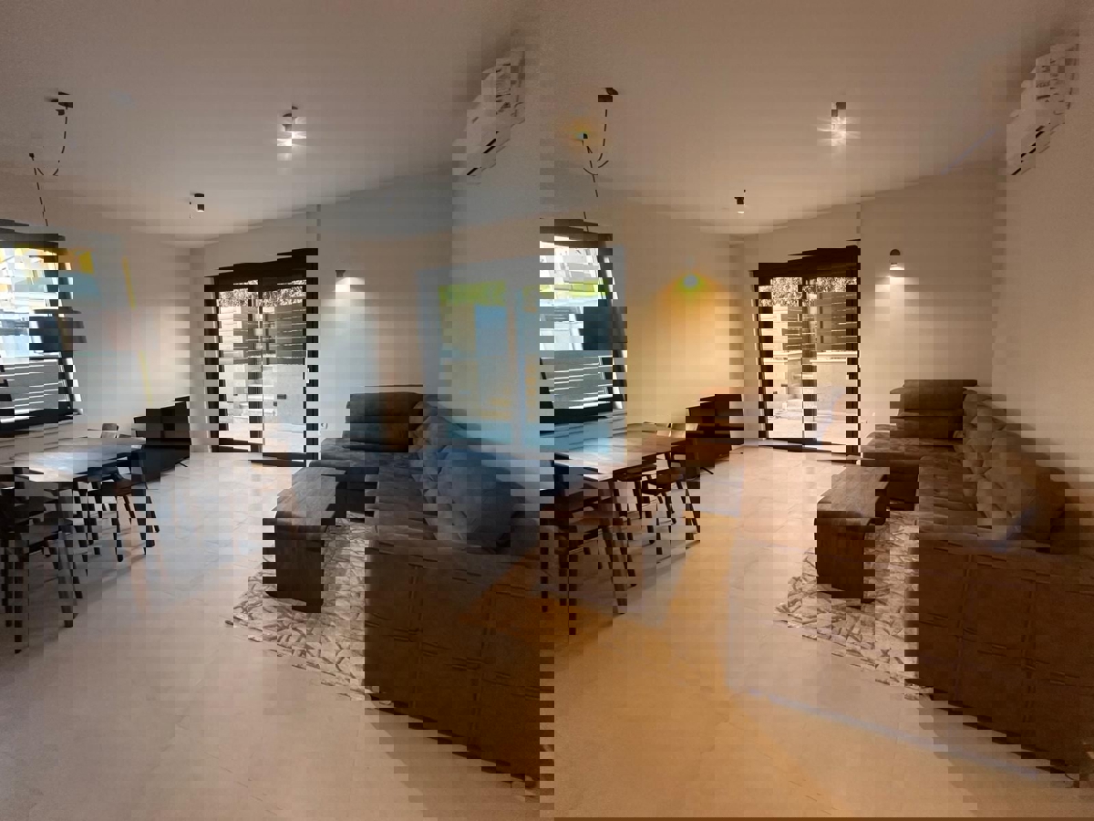 VABRIGA - PRITLIČNO STANOVANJE Z VRTOM NAPRODAJ