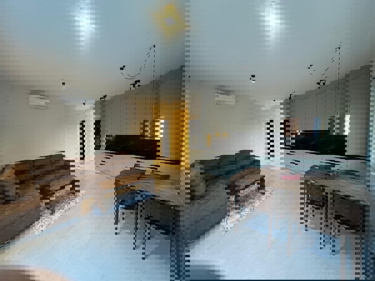 VABRIGA - PRITLIČNO STANOVANJE Z VRTOM NAPRODAJ