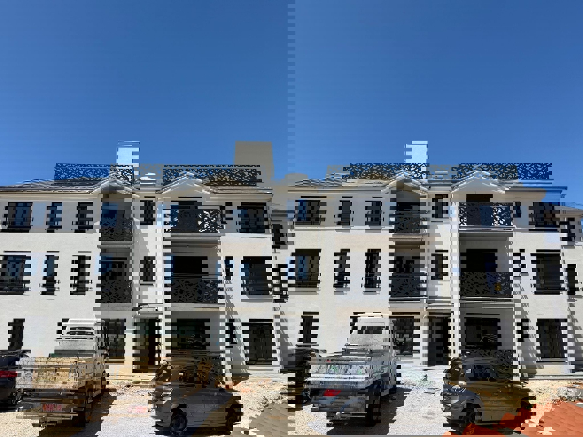 UMAG-BAŠANIJA-PRODAMO APARTMA V 1. NADSTROPJU 400 M OD MORJA