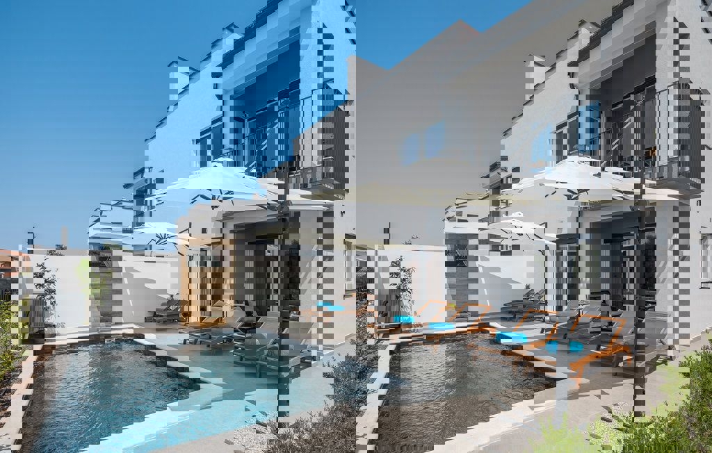 OKOLICA POREČA - PRODAJA MODERNE DVOJNE HIŠE