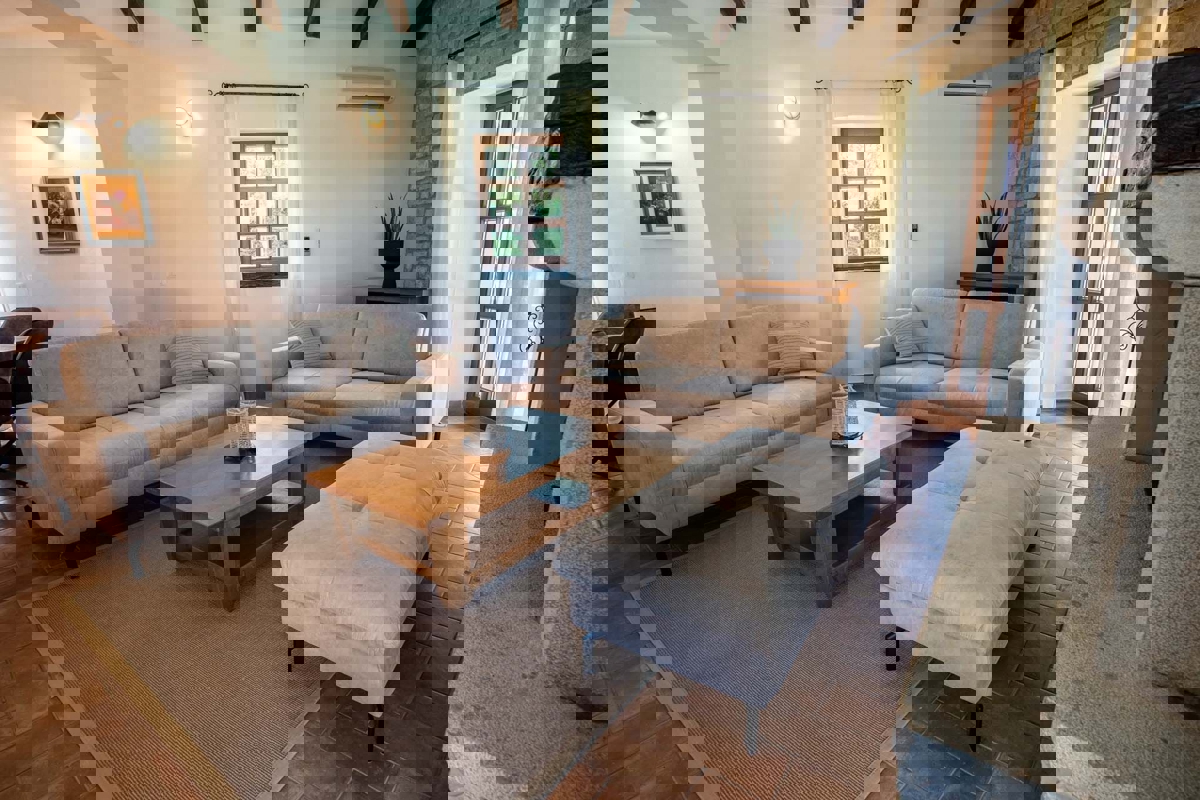SVETI LOVREC HERAKI - RUSTIKALNA VILA NAPRODAJ