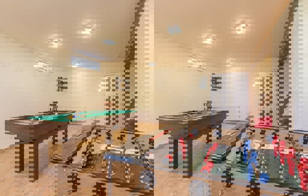 POREČ - VILA S TREM APARTMAJI IN PANORAMSKIM POGLEDOM NA MORJE