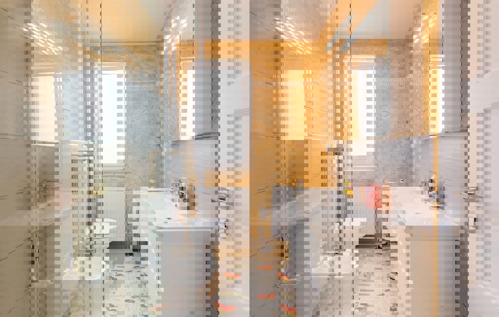 POREČ - VILA S TREM APARTMAJI IN PANORAMSKIM POGLEDOM NA MORJE