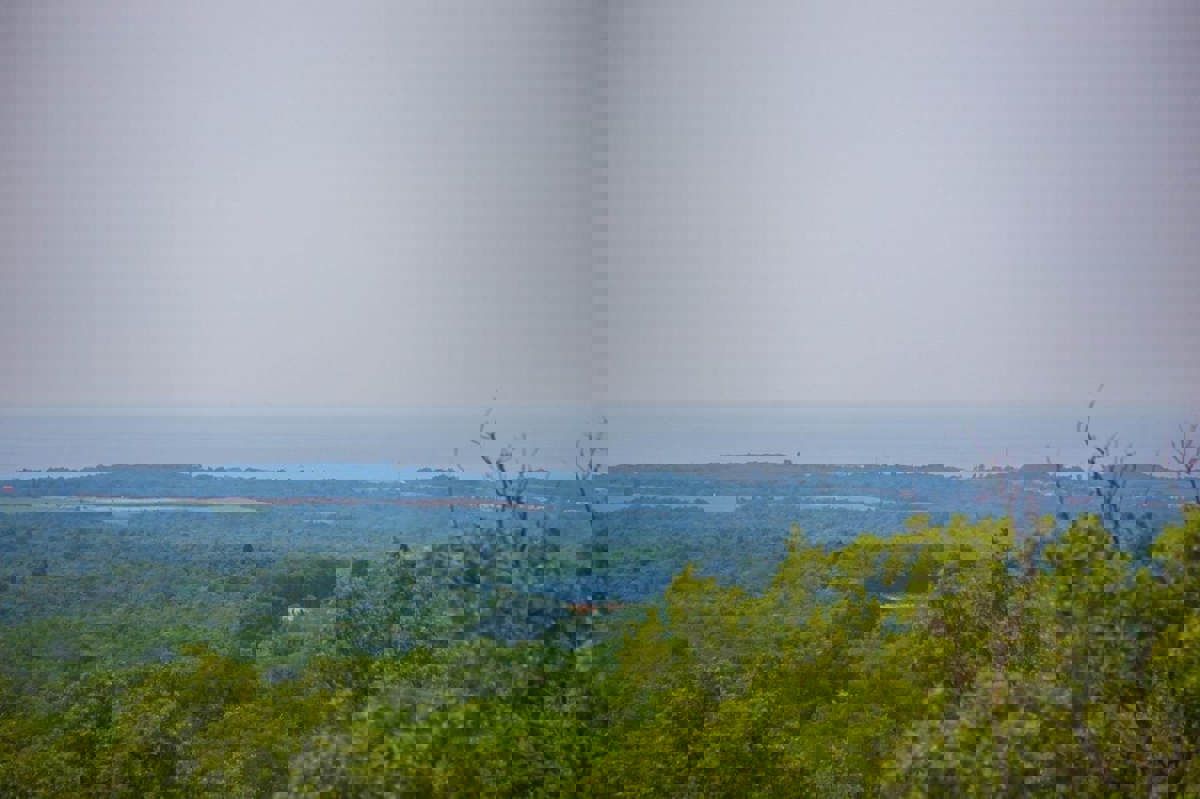 POREČ - VILA S TREM APARTMAJI IN PANORAMSKIM POGLEDOM NA MORJE