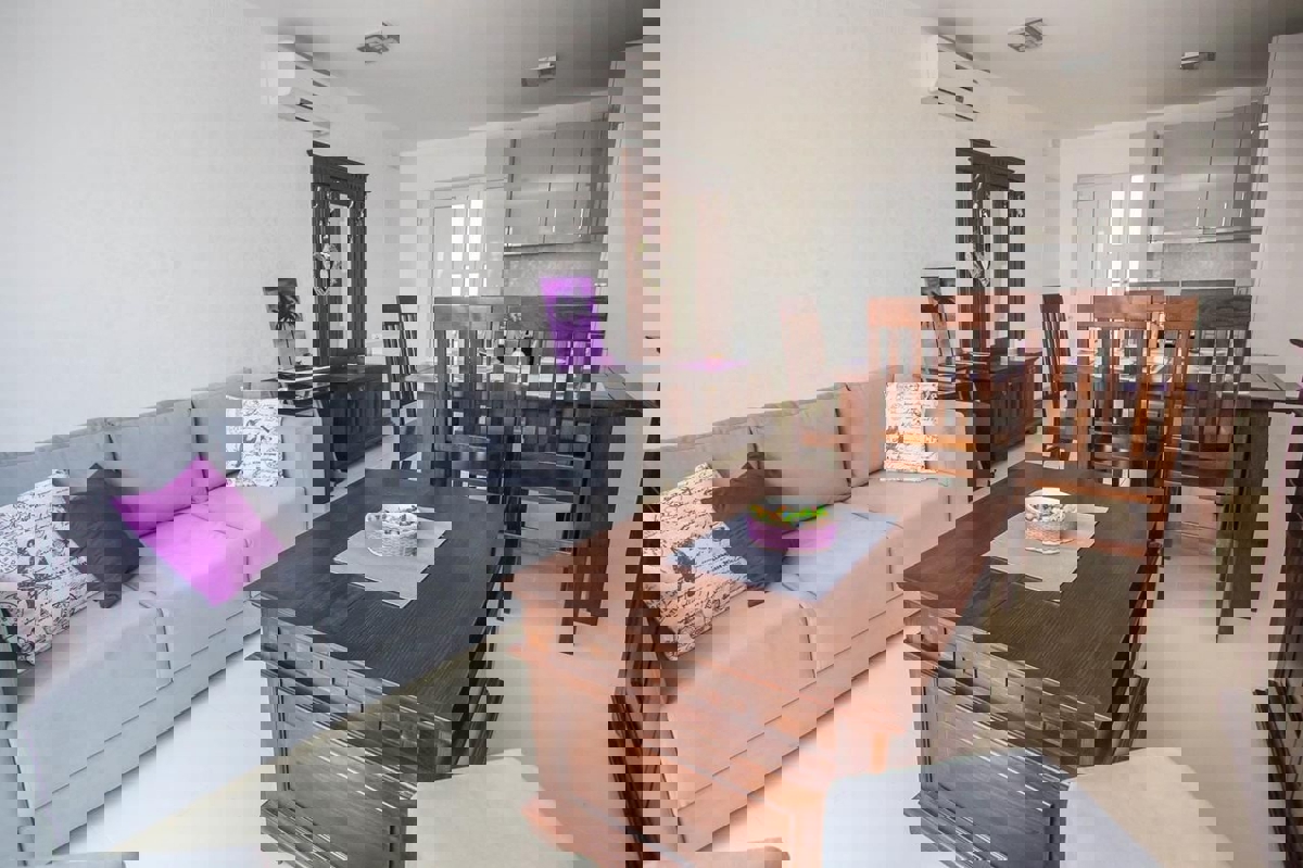 POREČ - VILA S TREM APARTMAJI IN PANORAMSKIM POGLEDOM NA MORJE