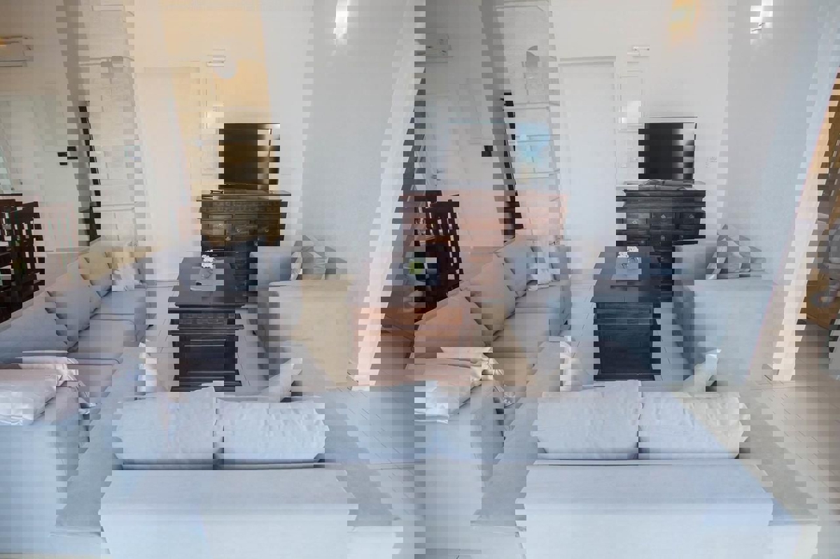 POREČ - VILA S TREM APARTMAJI IN PANORAMSKIM POGLEDOM NA MORJE