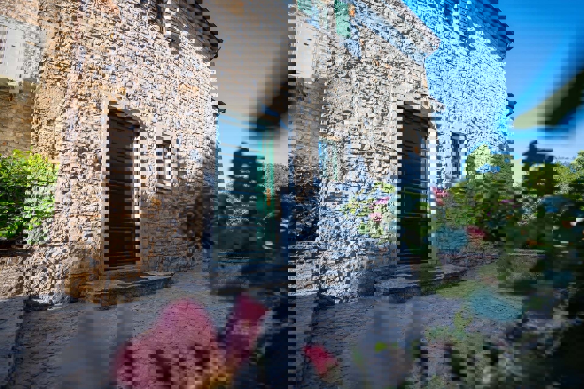 EKSKLUZIVA - RUSTIKALNA VILA NA PRODAJ - SVETI LOVREČ - HERAKI
