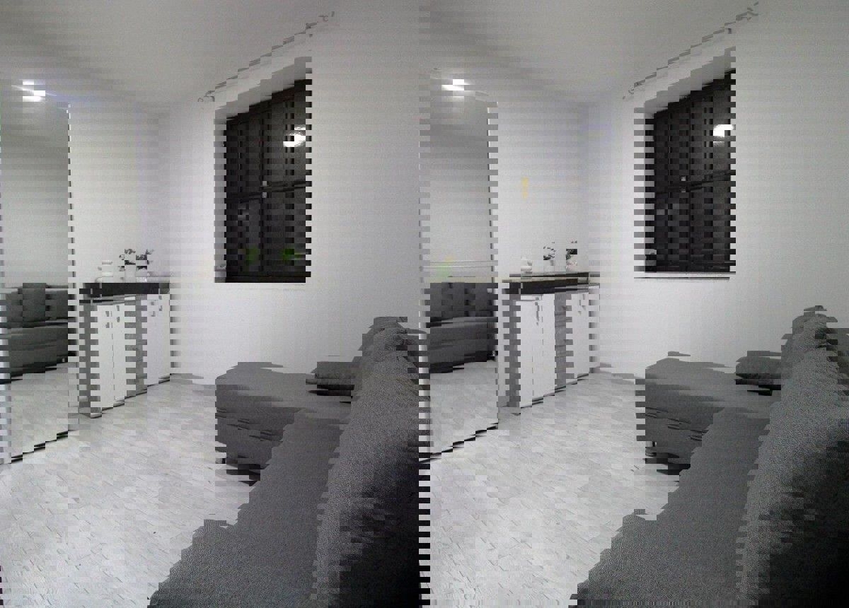 POREČ - PRILOŽNOST - DVA APARTMAJA V ENEM