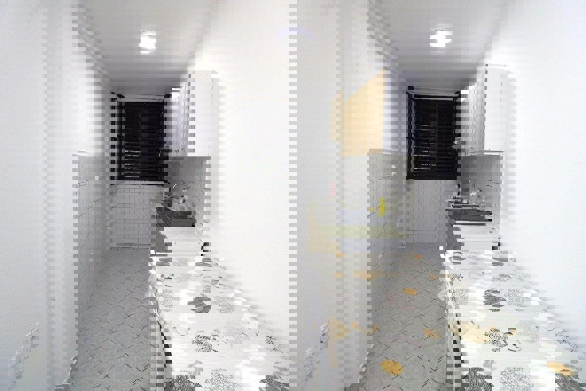 POREČ - PRILOŽNOST - DVA APARTMAJA V ENEM
