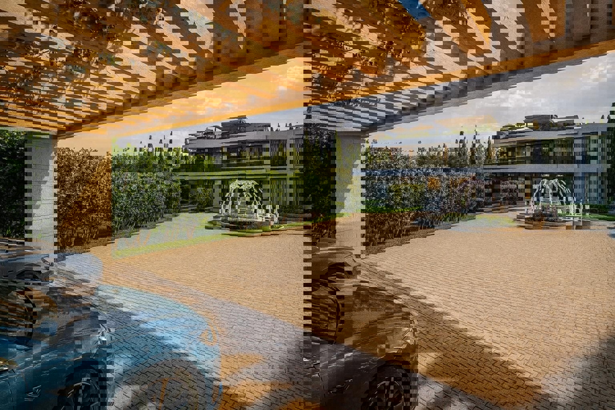 POREČ - LUKSUZNA VILA S PANORAMSKIM POGLEDOM NA MORJE