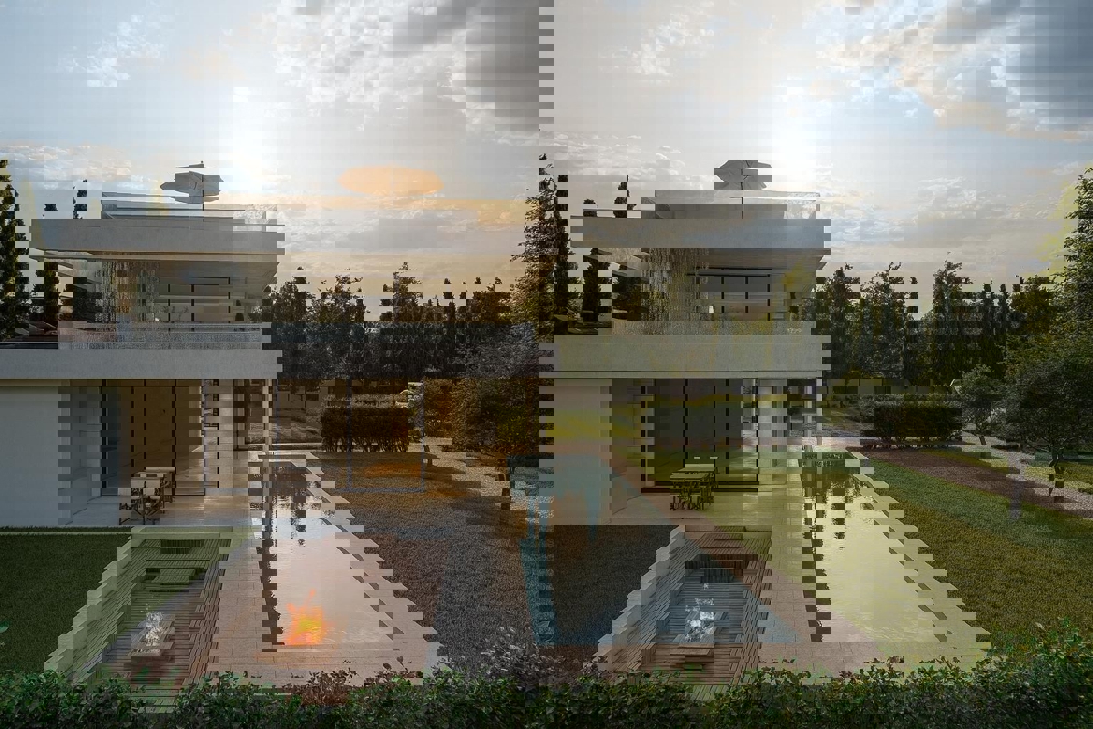 POREČ - LUKSUZNA VILA S PANORAMSKIM POGLEDOM NA MORJE