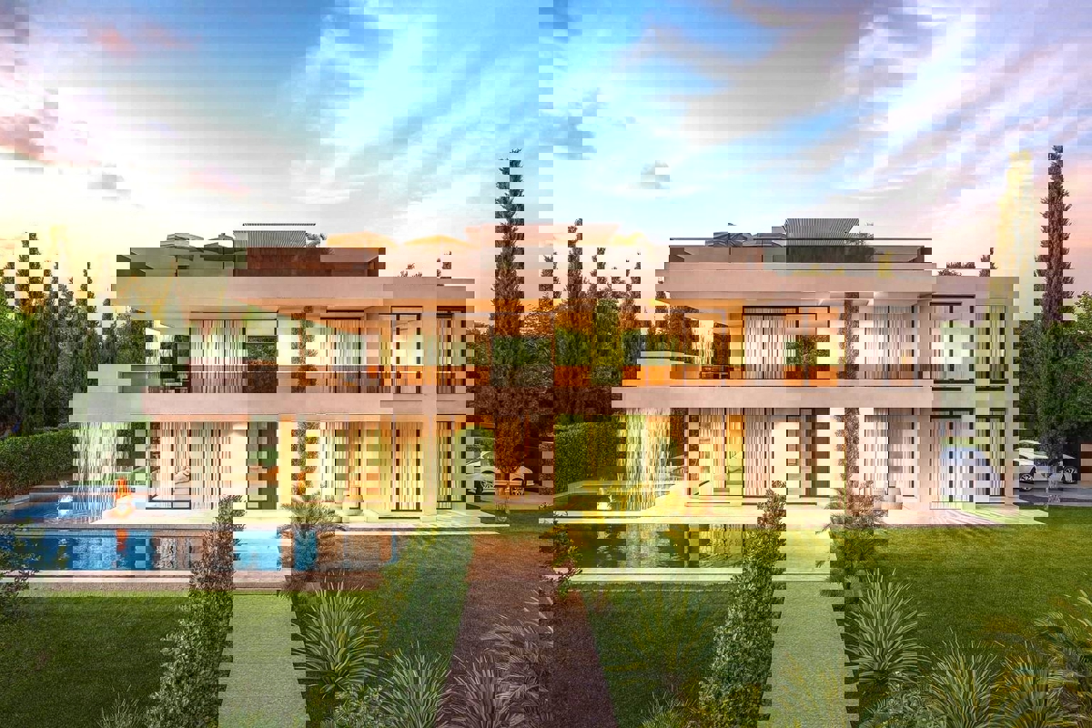 POREČ - LUKSUZNA VILA S PANORAMSKIM POGLEDOM NA MORJE