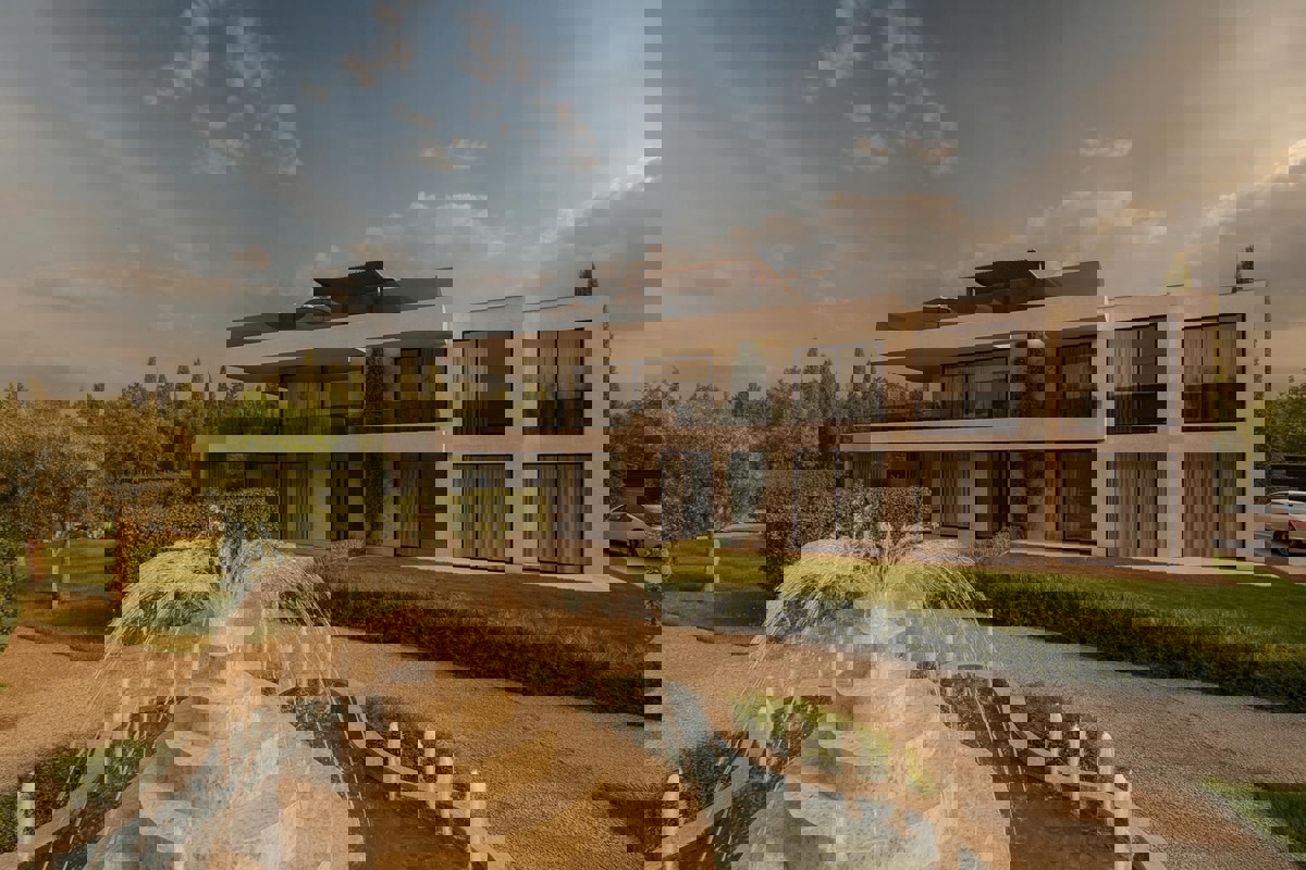 POREČ - LUKSUZNA VILA S PANORAMSKIM POGLEDOM NA MORJE