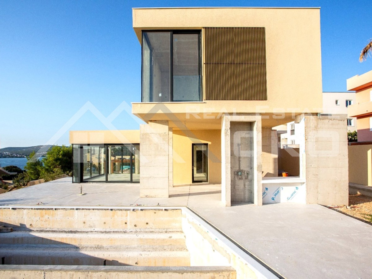 Nepremičnine Rogoznica - Vrhunsko opremljena vila s čudovitim pogledom na morje, blizu Rogoznice, prodamo