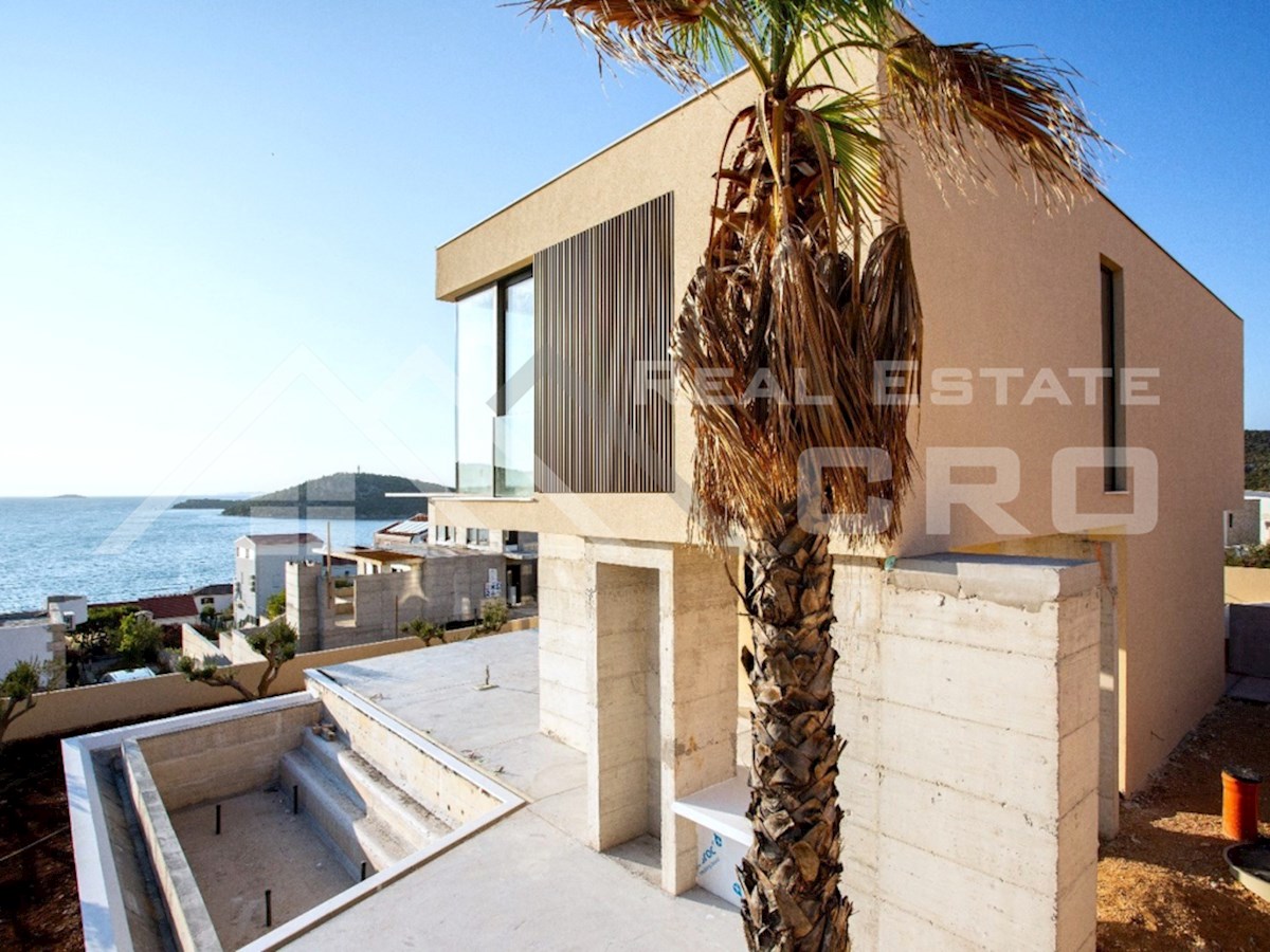 Nepremičnine Rogoznica - Vrhunsko opremljena vila s čudovitim pogledom na morje, blizu Rogoznice, prodamo