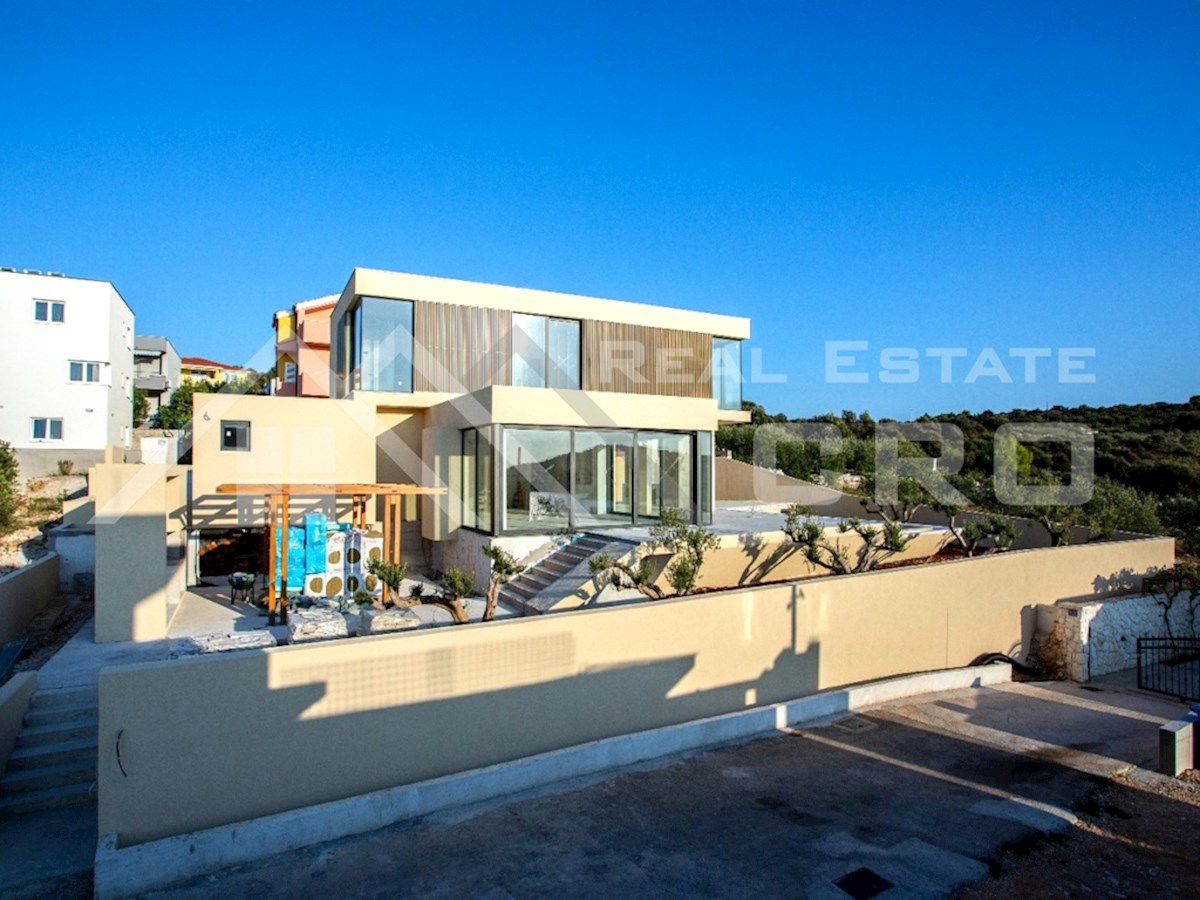 Nepremičnine Rogoznica - Vrhunsko opremljena vila s čudovitim pogledom na morje, blizu Rogoznice, prodamo