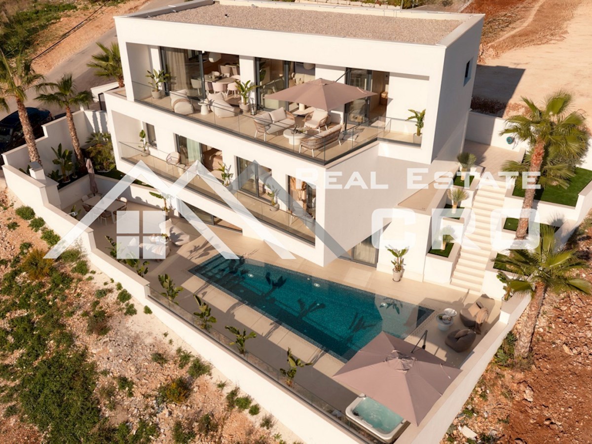 Nepremičnine Čiovo – Luksuzna vila z bazenom in garažo, v mirnem okolju z odprtim pogledom na morje, prodamo