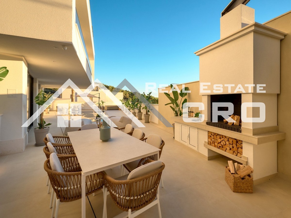 Nepremičnine Čiovo – Luksuzna vila z bazenom in garažo, v mirnem okolju z odprtim pogledom na morje, prodamo