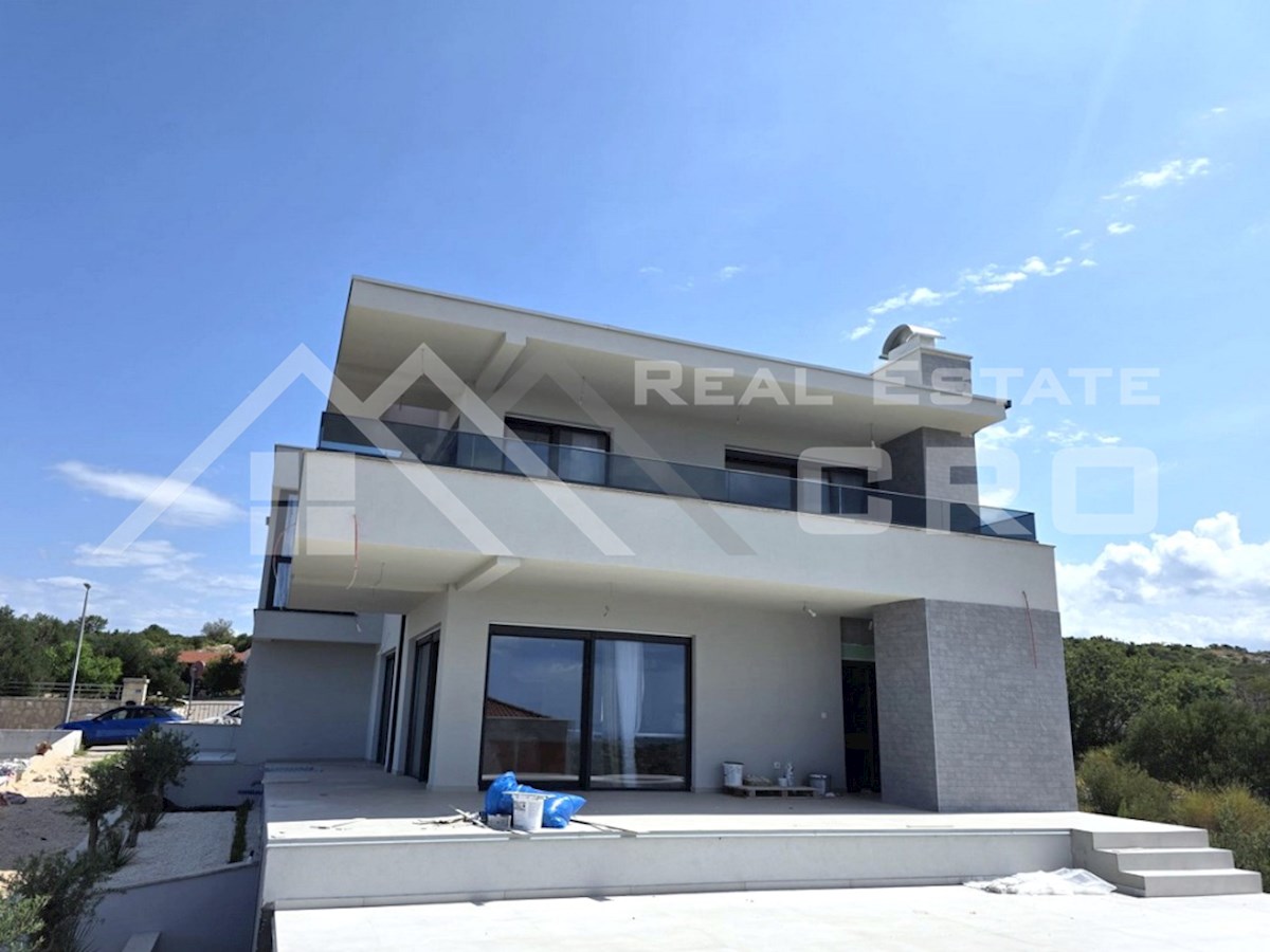 Nepremičnine Primošten - Elegantna in prostorna vila s panoramskim razgledom, v mirnem okolju, prodamo