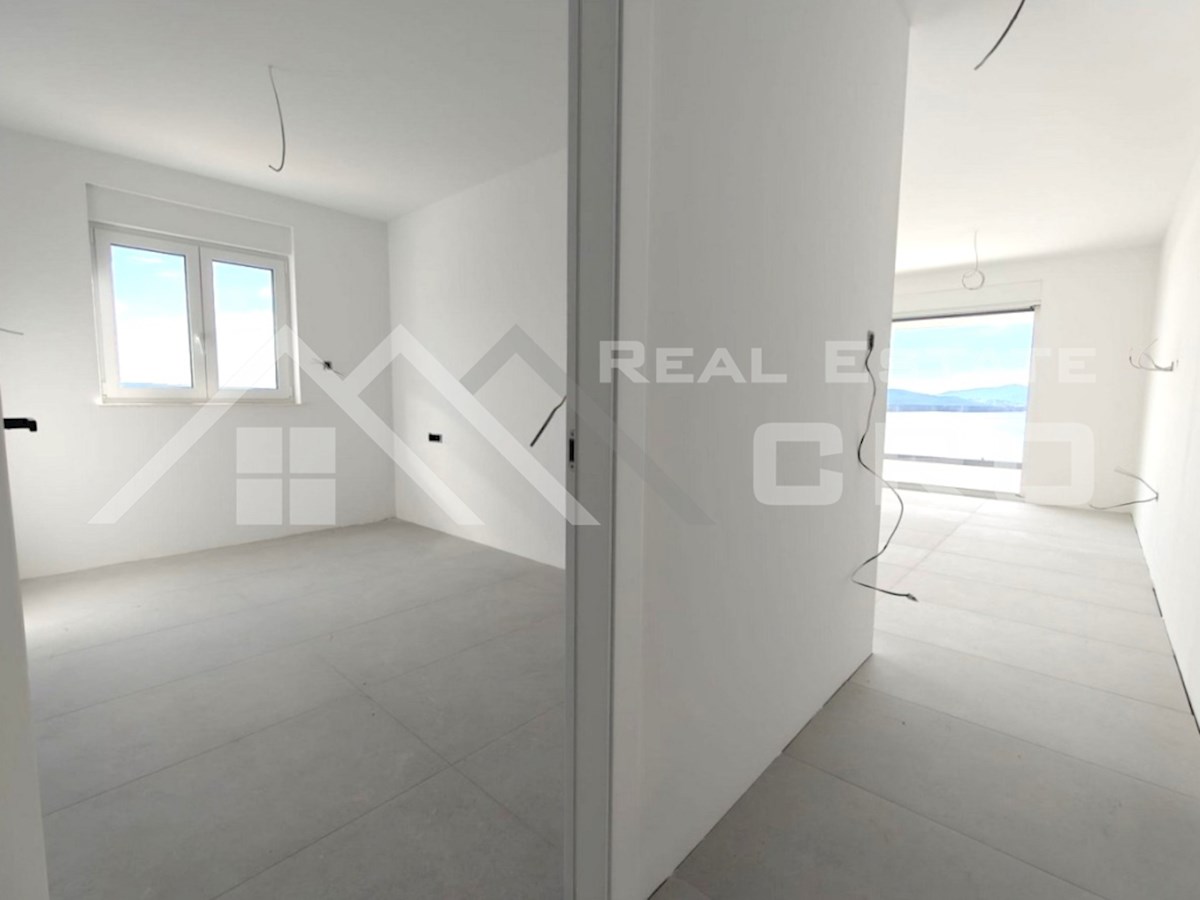 Nekretnine Čiovo - Moderno penthouse s strešno teraso in spektakularnim pogledom na morje, naprodaj