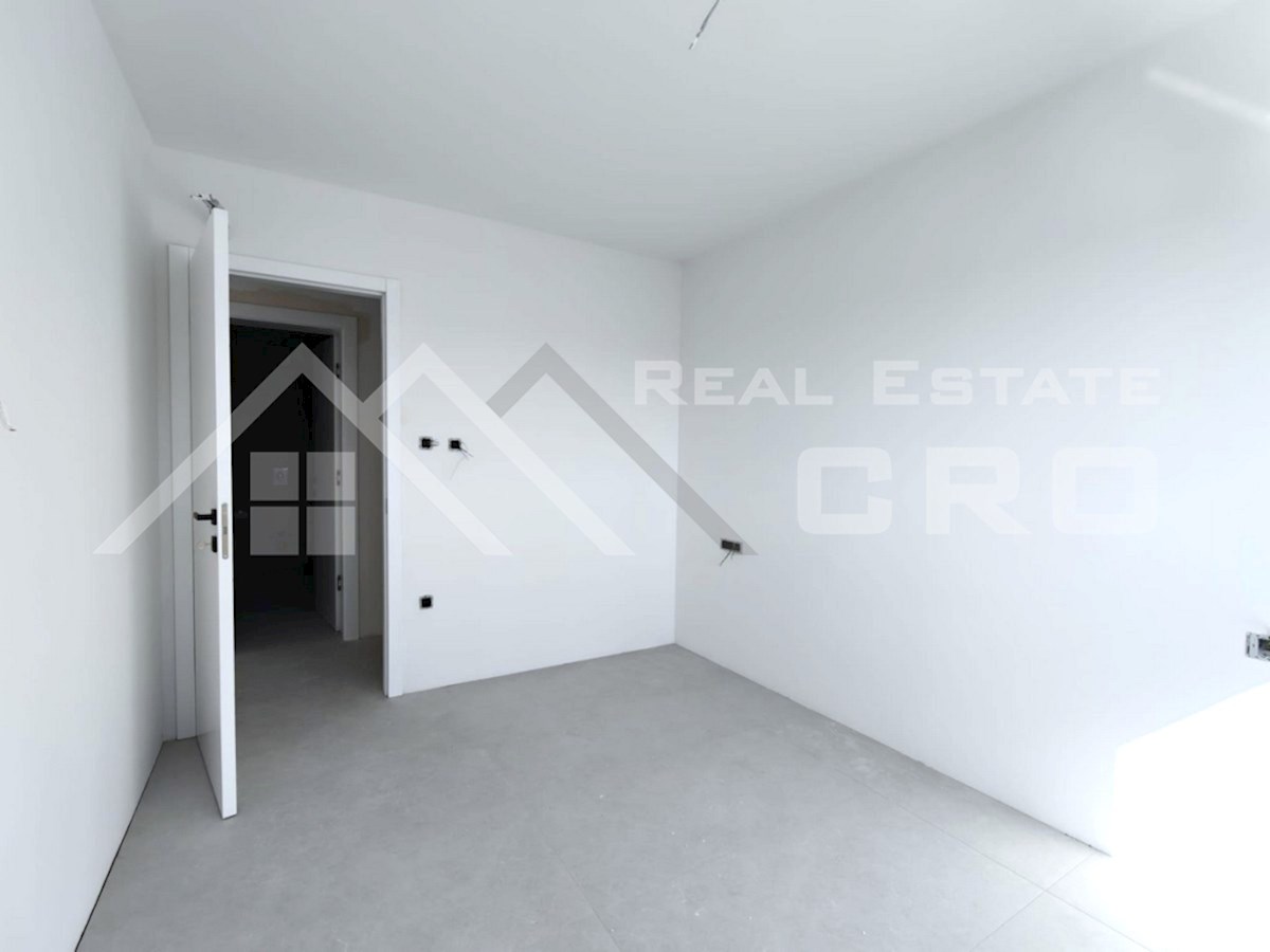 Nekretnine Čiovo - Moderno penthouse s strešno teraso in spektakularnim pogledom na morje, naprodaj