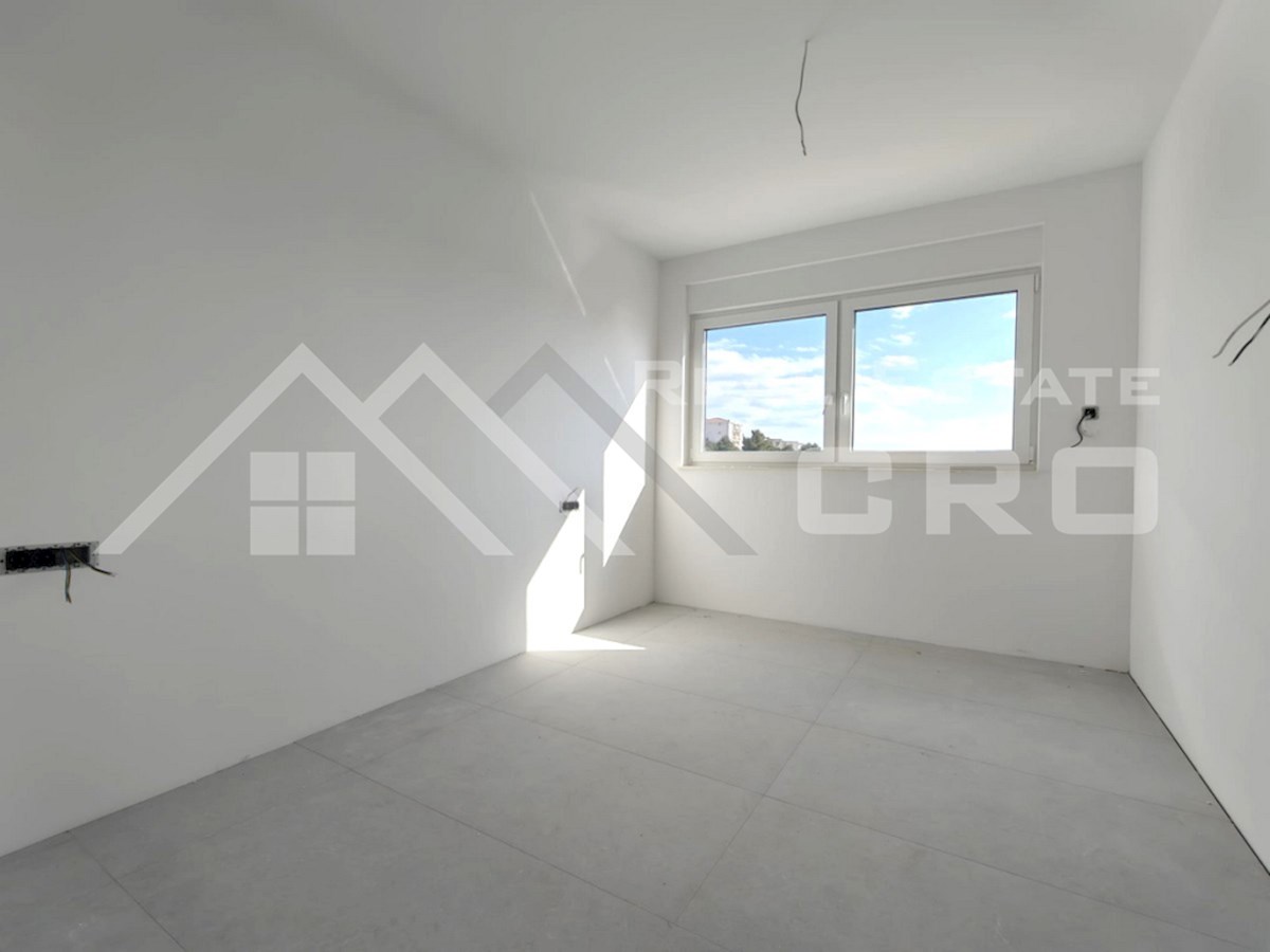 Nekretnine Čiovo - Moderno penthouse s strešno teraso in spektakularnim pogledom na morje, naprodaj