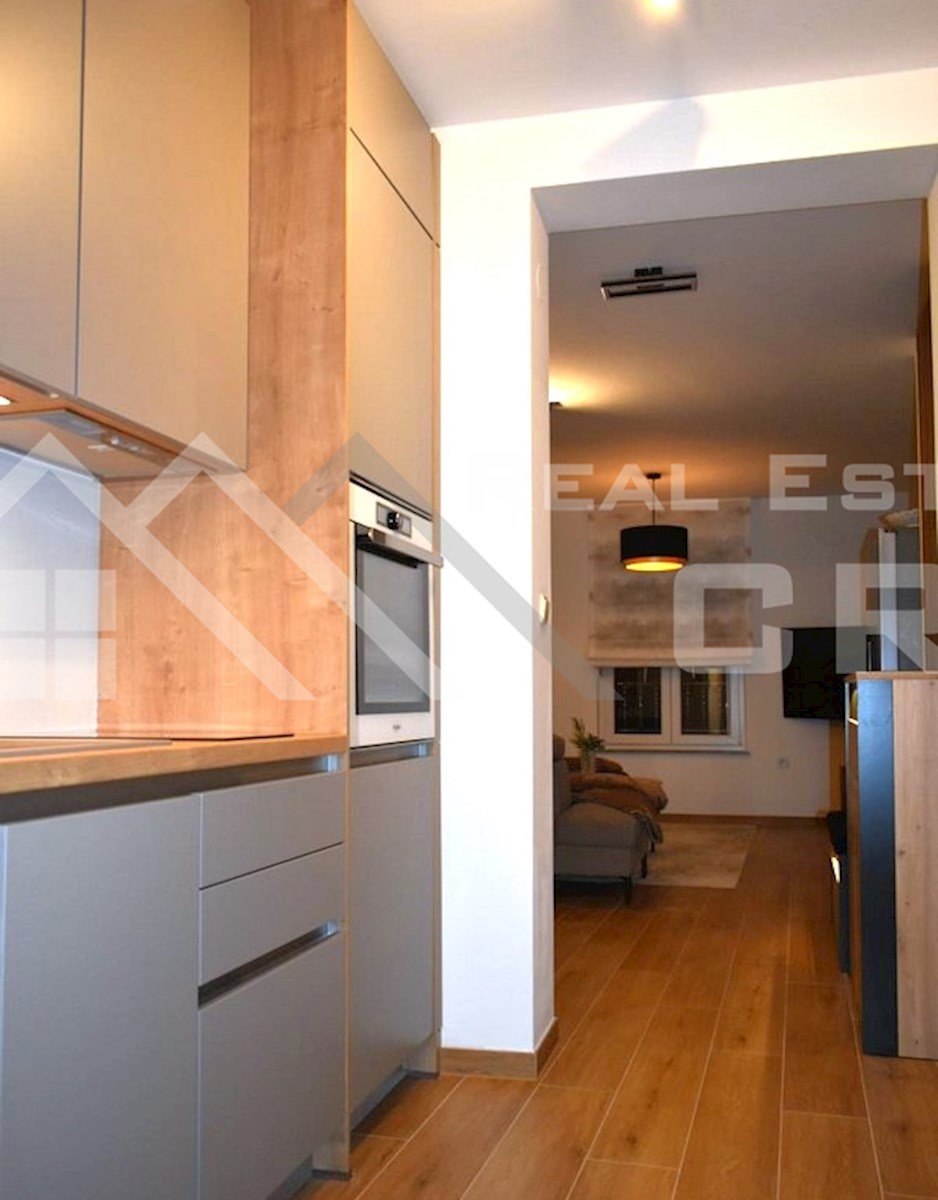 Nepremičnine Čiovo - Opremljeno stanovanje na odlični lokaciji v bližini morja in plaž, prodamo