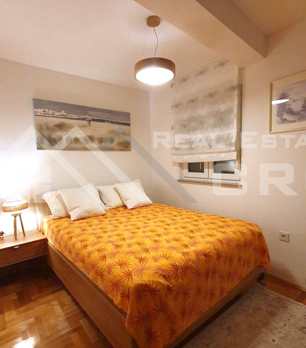 Nepremičnine Čiovo - Opremljeno stanovanje na odlični lokaciji v bližini morja in plaž, prodamo