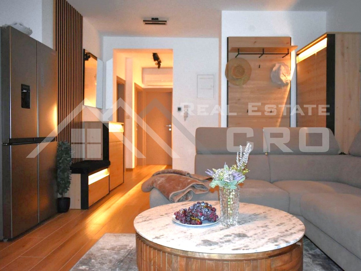 Nepremičnine Čiovo - Opremljeno stanovanje na odlični lokaciji v bližini morja in plaž, prodamo