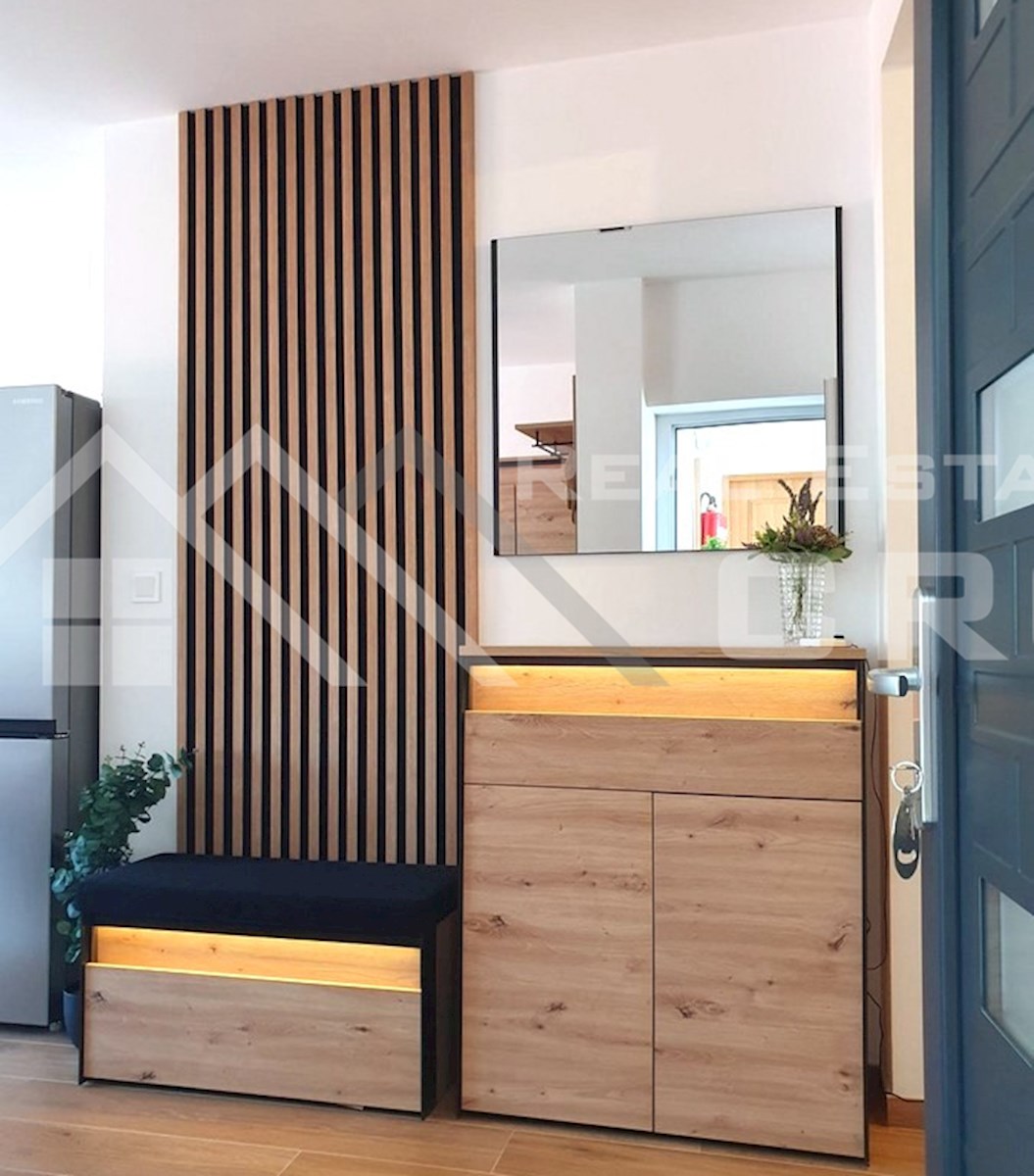 Nepremičnine Čiovo - Opremljeno stanovanje na odlični lokaciji v bližini morja in plaž, prodamo