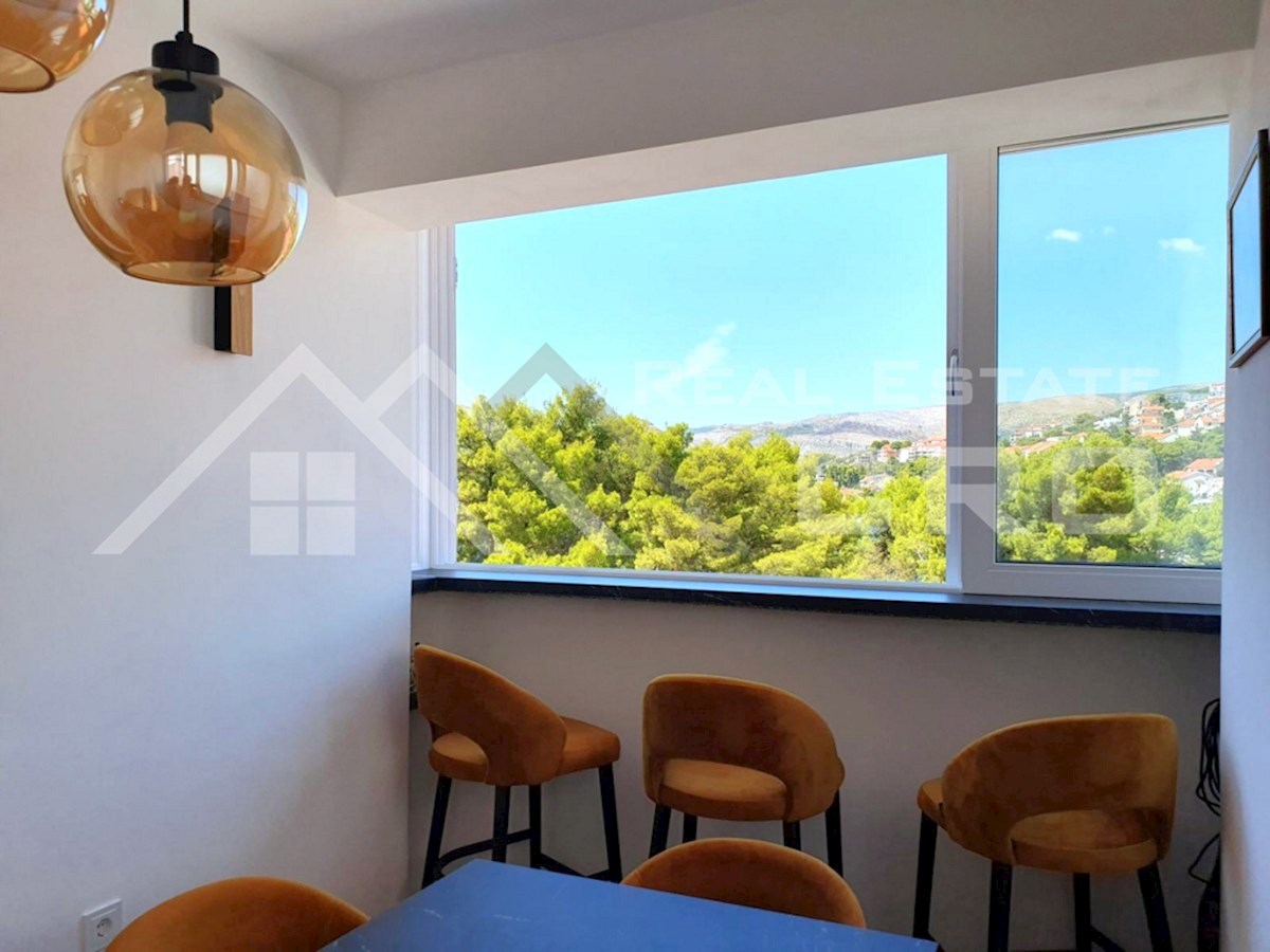 Nepremičnine Čiovo - Opremljeno stanovanje na odlični lokaciji v bližini morja in plaž, prodamo