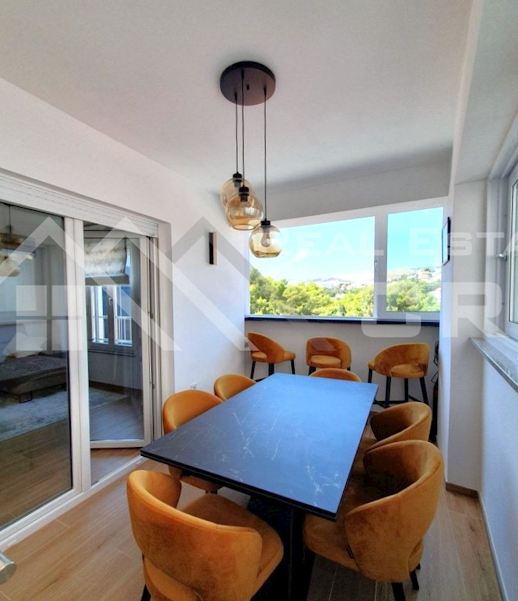 Nepremičnine Čiovo - Opremljeno stanovanje na odlični lokaciji v bližini morja in plaž, prodamo