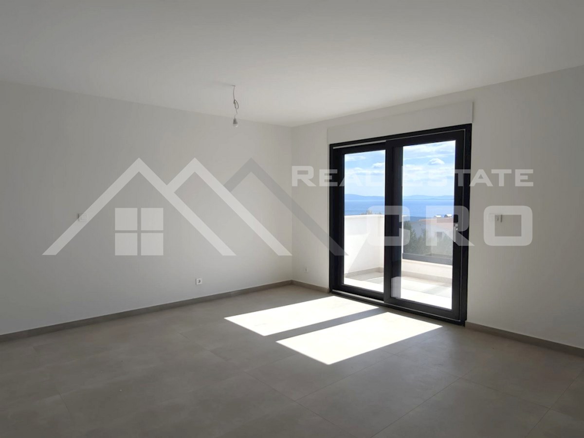 Nepremičnine Čiovo - Dvosobno stanovanje v moderni novogradnji z dvigalom, blizu morja in plaže, naprodaj