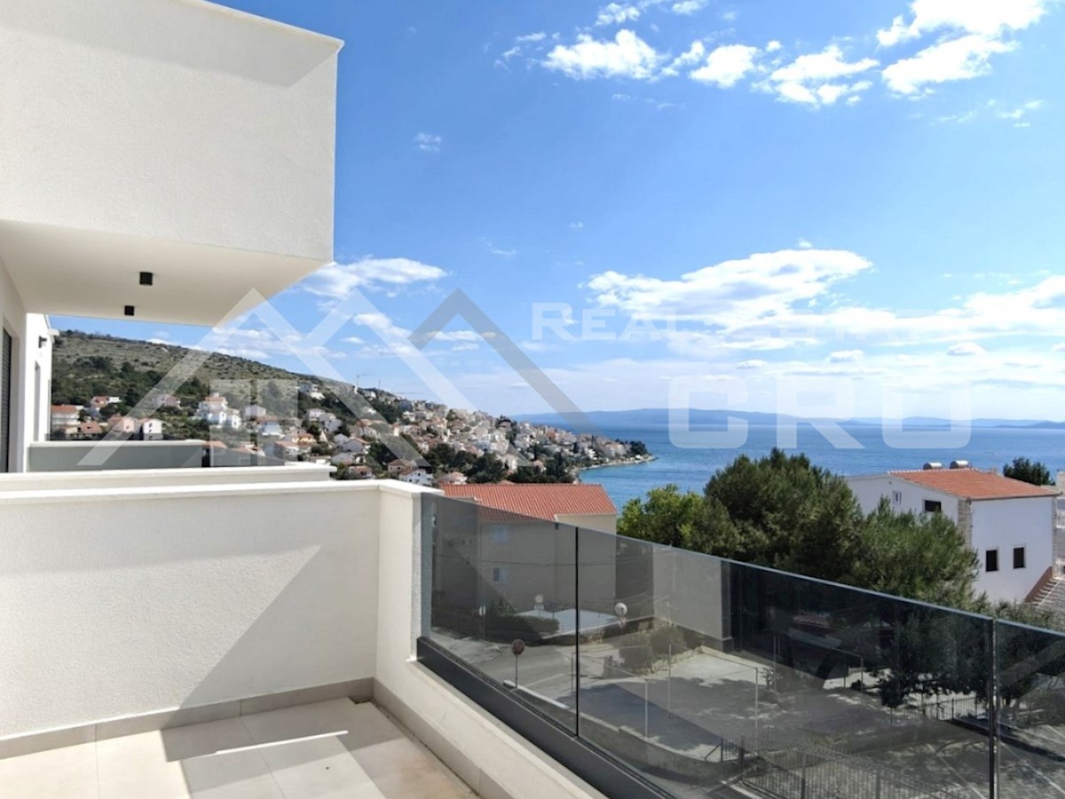 Nepremičnine Čiovo - Dvosobno stanovanje v moderni novogradnji z dvigalom, blizu morja in plaže, naprodaj