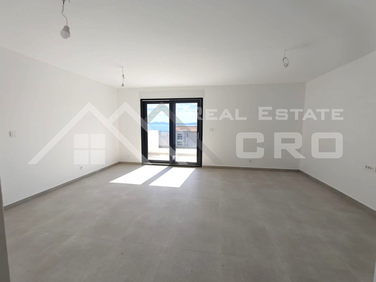 Nepremičnine Čiovo - Dvosobno stanovanje v moderni novogradnji z dvigalom, blizu morja in plaže, naprodaj