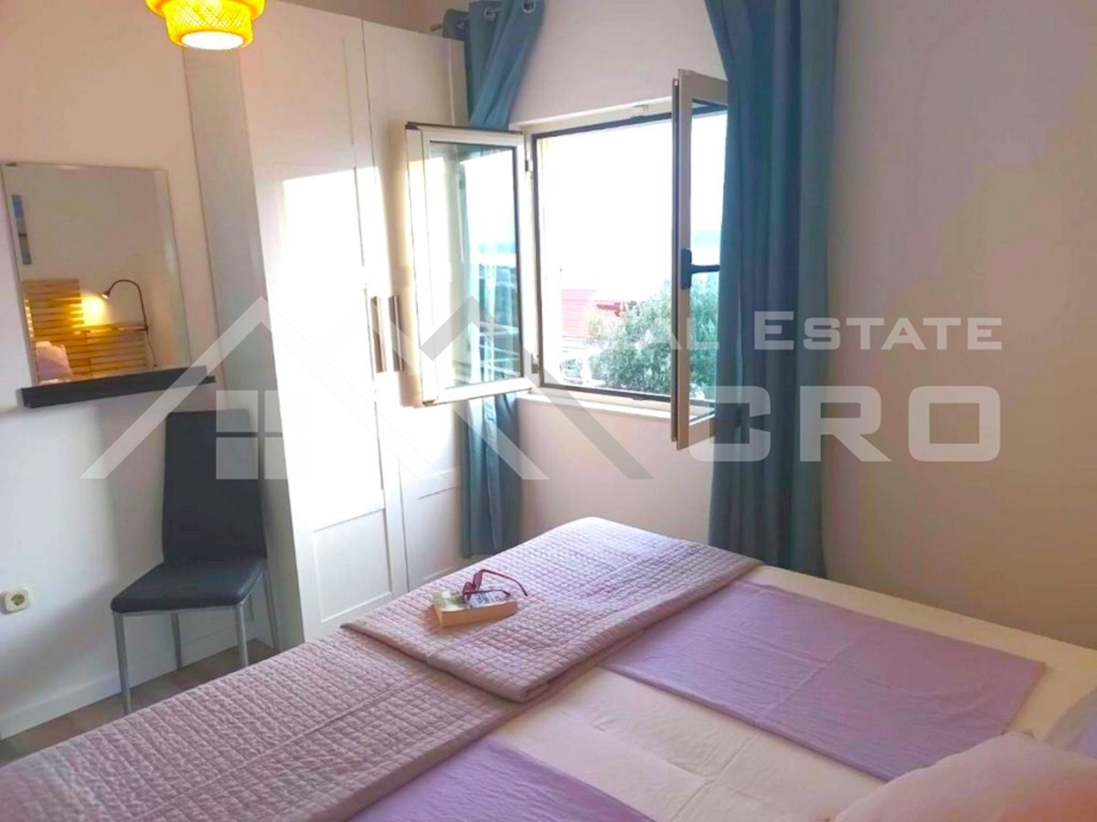 Nepremičnine Brač - Prostorna vila z 20 opremljenimi apartmaji in skupnim bazenom, naprodaj