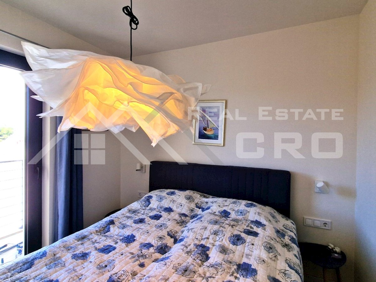 Nepremičnine Brač - Elegantno opremljen dvonadstropni penthouse v bližini morja in plaže, prodamo