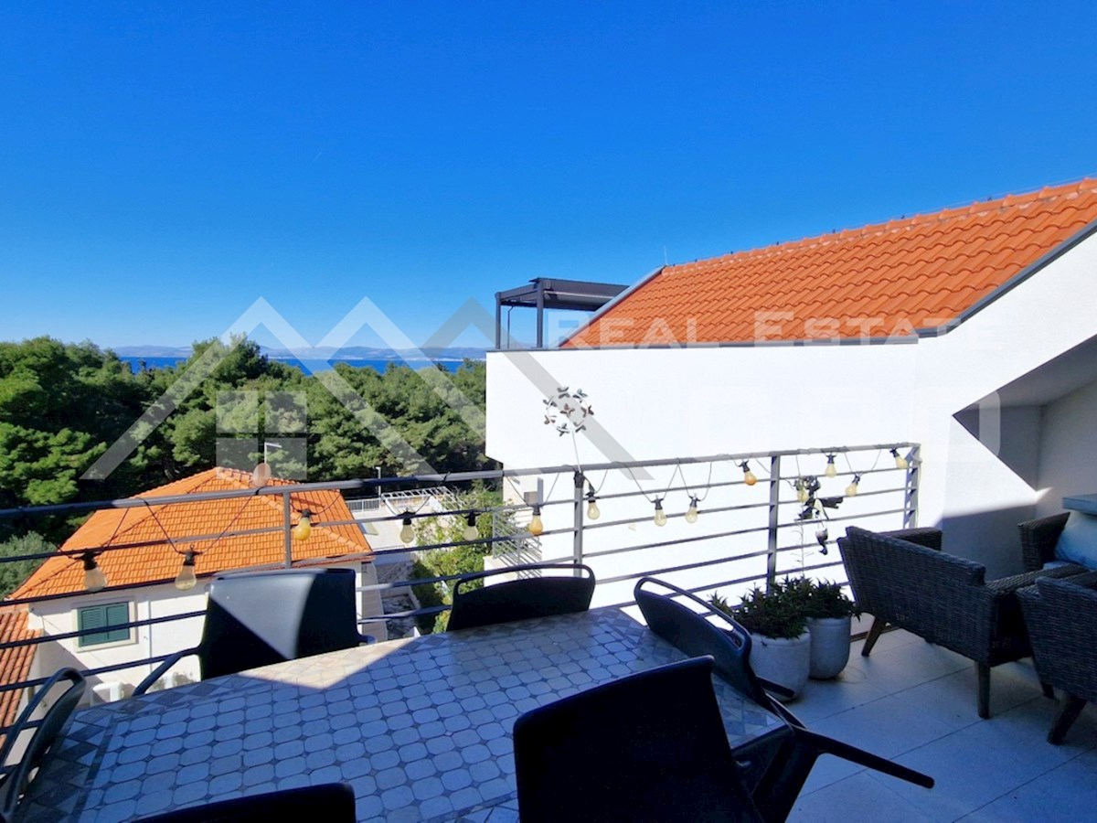 Nepremičnine Brač - Elegantno opremljen dvonadstropni penthouse v bližini morja in plaže, prodamo
