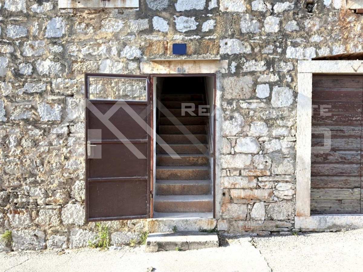 Nepremičnine Brač – Zgodovinska kamnita hiša s projektom prenove v luksuzno vilo, prodamo