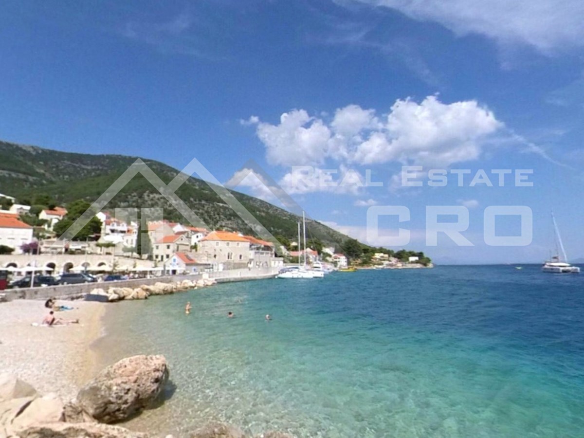 Nepremičnine Brač – Prenovljeno dvosobno stanovanje z ložo in pogledom na morje, prodamo