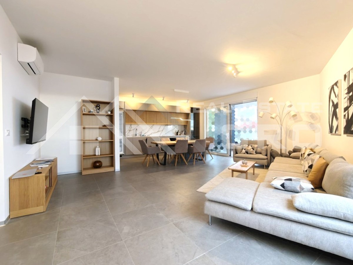 Nepremičnine Čiovo - Penthouse s strešno teraso in čudovitim pogledom na morje, v ekskluzivni novogradnji, prodamo