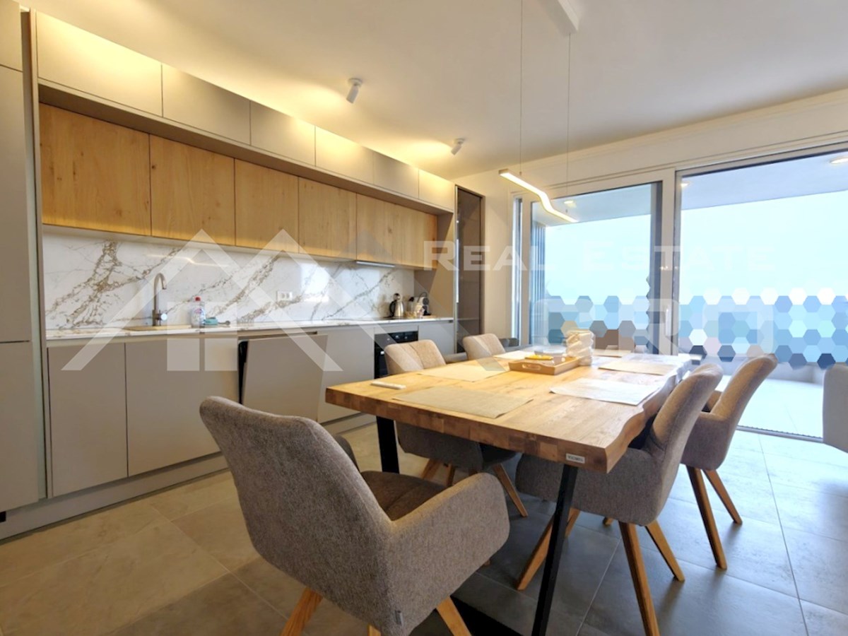 Nepremičnine Čiovo - Penthouse s strešno teraso in čudovitim pogledom na morje, v ekskluzivni novogradnji, prodamo