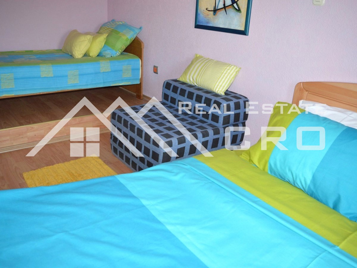 Nekretnine Trogir - Prostrana apartmajska vila lepo urejena za turizem, okolica Trogirja, prodaja