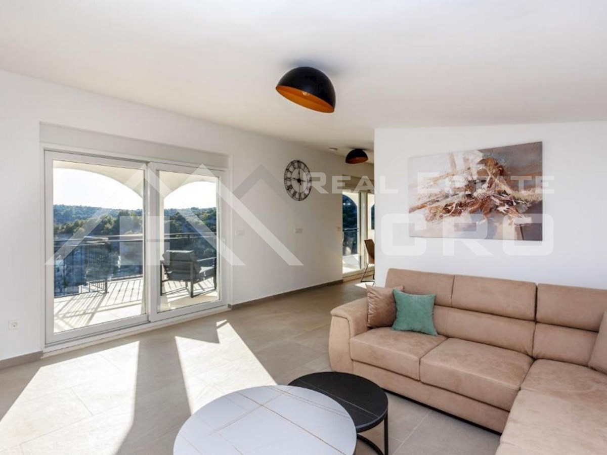 Nepremičnine Rogoznica – Luksuzna vila z velikim vrtom v mirnem zalivu, blizu Rogoznice, naprodaj