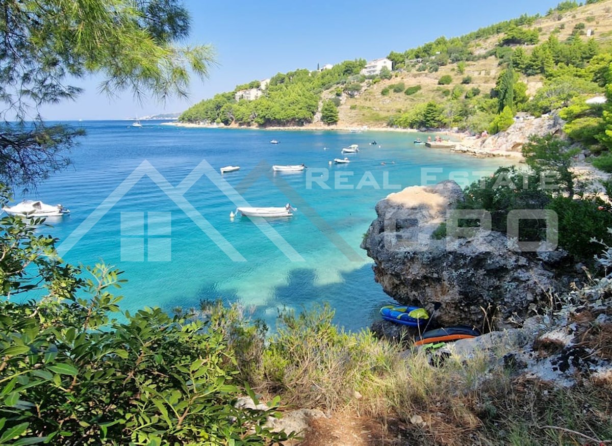 Nepremičnine Omiš - Zazidljivo zemljišče na odlični lokaciji v bližini morja in plaž, Omiška riviera, prodamo